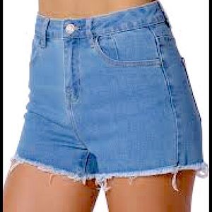 BONGO- light wash, raw hem denim shorts. Women size 5. Excellent condition.